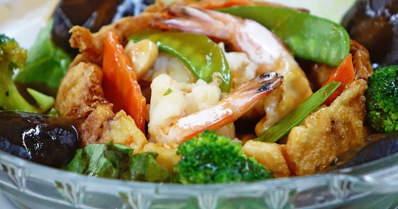 Cuisson au wok : l'ordre exact des ingrédients (et pourquoi 90 % des recettes se trompent)